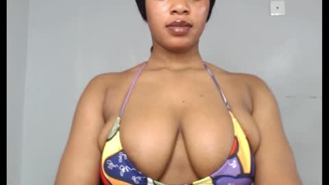 Snapshot of choco_chocox chatting on 19, 10, 2025 ESTHER online show from 19, 10, 2025