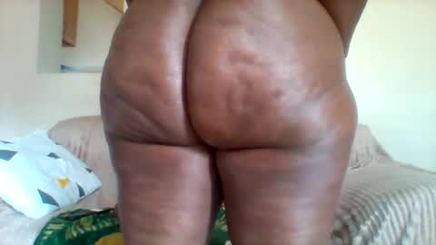 Snapshot of chocobabe002 chatting on 24, 10, 2025 chocobabe002 online show from 24, 10, 2025