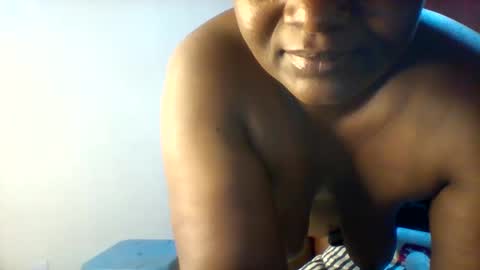 Snapshot of chocobabe002 chatting on 14, 11, 2025 chocobabe002 online show from 14, 11, 2025