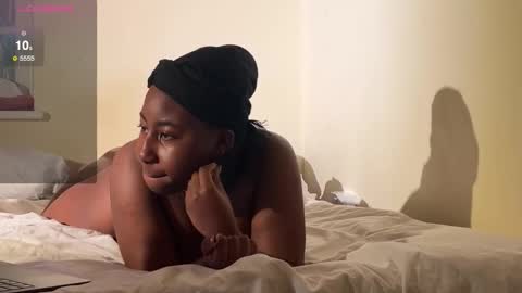 chocolatebunnycakez online show from 17, 12, 2025