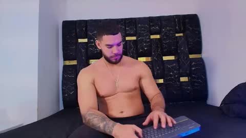 Snapshot of chris_blake__ chatting on 18, 11, 2025 Chris B online show from 18, 11, 2025