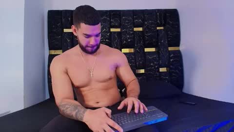 Snapshot of chris_blake__ chatting on 22, 11, 2025 Chris B online show from 22, 11, 2025