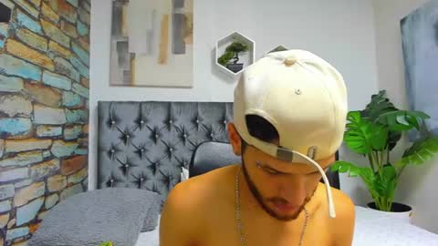 chris_grey2 online show from 17, 6, 2026