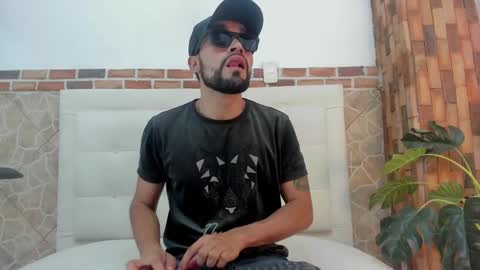 Snapshot of chris_kizz chatting on 4, 12, 2024 chris_kizz online show from 4, 12, 2024