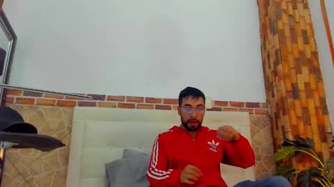 Snapshot of chris_kizz chatting on 5, 12, 2024 chris_kizz online show from 5, 12, 2024