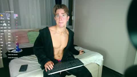 Snapshot of christianlevine_ chatting on 28, 11, 2025 UPVOTE ME ------ ILL DO SOMETHING FOR FREE online show from 28, 11, 2025