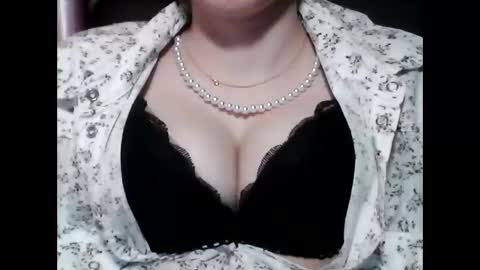 christine40211 online show from 6, 1, 2025