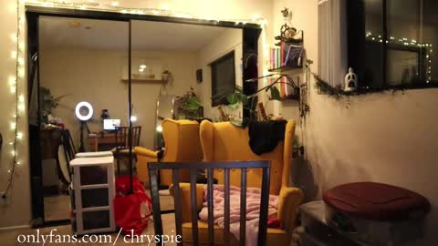 Chrys online show from 4, 10, 2025