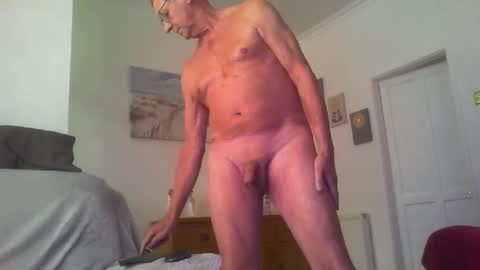 Snapshot of cineman22 chatting on 24, 10, 2025 Cineman22 online show from 24, 10, 2025