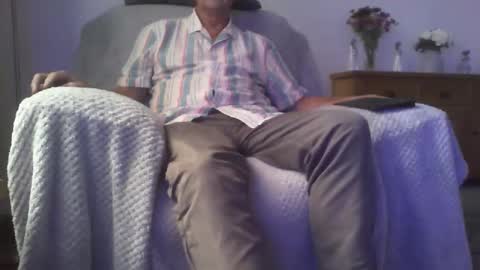 Snapshot of cineman22 chatting on 26, 10, 2025 Cineman22 online show from 26, 10, 2025