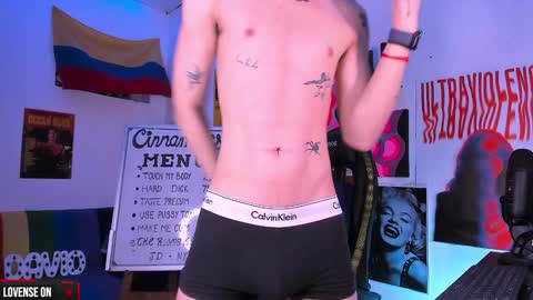 Snapshot of cinnamon_boyxxx chatting on 29, 12, 2024 David     Independent Model online show from 29, 12, 2024