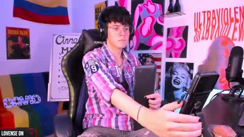 Snapshot of cinnamon_boyxxx chatting on 14, 1, 2025 David     Independent Model online show from 14, 1, 2025