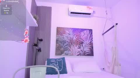 Snapshot of cinnia_ chatting on 22, 10, 2025 Cintia online show from 22, 10, 2025