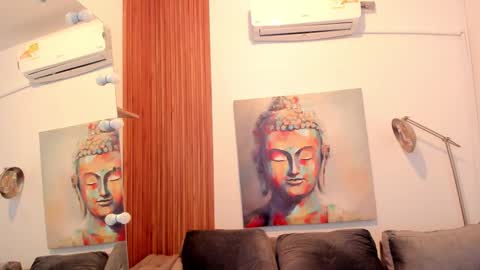 Snapshot of cinnia_ chatting on 18, 11, 2025 Cintia online show from 18, 11, 2025