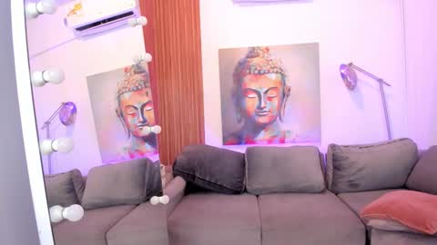 Snapshot of cinnia_ chatting on 25, 11, 2025 Cintia online show from 25, 11, 2025