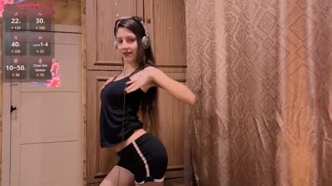 Lisa Salivan online show from 12, 11, 2025