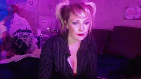Snapshot of cj_wunderlust chatting on 8, 10, 2025 cj_wunderlust online show from 8, 10, 2025