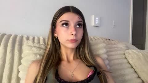 Snapshot of clairewalkerr chatting on 14, 11, 2025 clairewalkerr online show from 14, 11, 2025