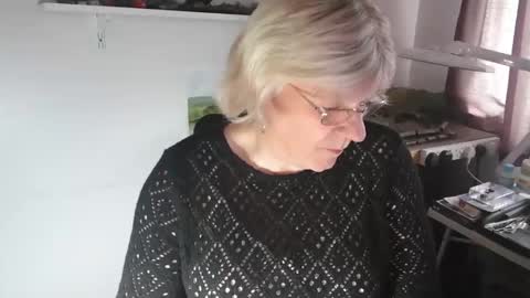 Snapshot of clarem chatting on 27, 9, 2025 clare nylons online show from 27, 9, 2025