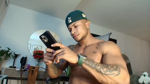 Snapshot of clark_strong chatting on 12, 1, 2025 clark_strong online show from 12, 1, 2025