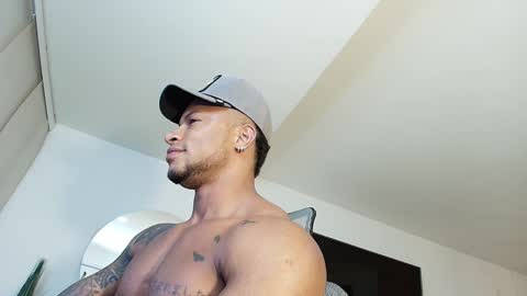 Snapshot of clark_strong chatting on 27, 2, 2025 clark_strong online show from 27, 2, 2025