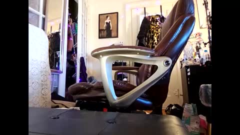 Clementine Muffin online show from 7, 1, 2025