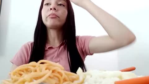 cleowhite_ online show from 23, 10, 2025