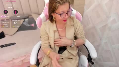 clhoe_johnson_ online show from 20, 12, 2025