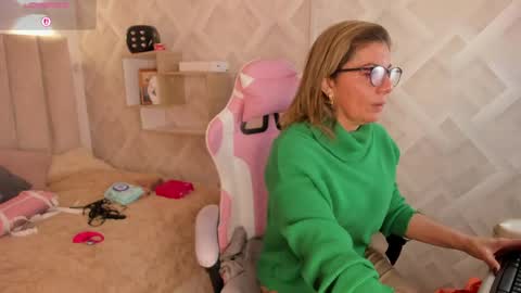 clhoe_johnson_ online show from 21, 4, 2026