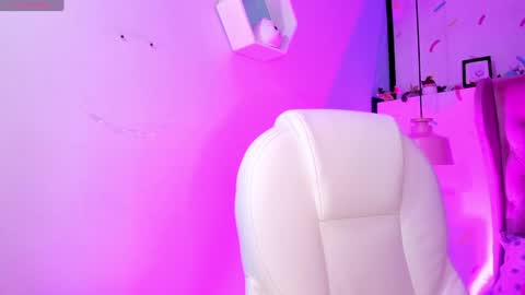 Cloe  online show from 5, 12, 2024