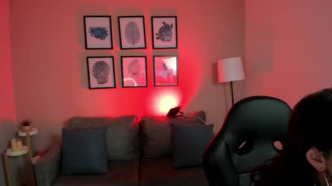 Cloe  online show from 5, 10, 2025