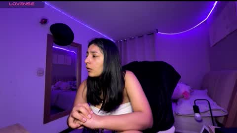 cloe small online show from 4, 11, 2025