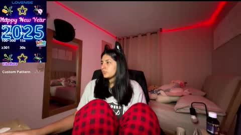 cloe small online show from 11, 11, 2025