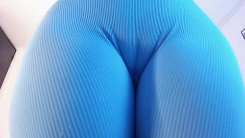 Snapshot of cloehonney chatting on 12, 12, 2024 cloe online show from 12, 12, 2024