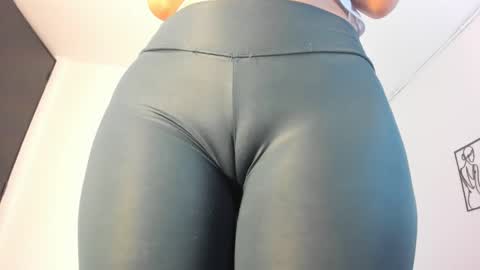 Snapshot of cloehonney chatting on 7, 1, 2025 cloe online show from 7, 1, 2025