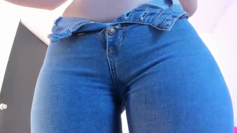 Snapshot of cloehonney chatting on 17, 1, 2025 cloe online show from 17, 1, 2025