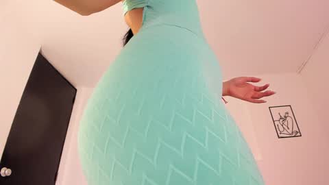 Snapshot of cloehonney chatting on 31, 1, 2025 cloe online show from 31, 1, 2025