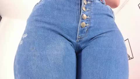 Snapshot of cloehonney chatting on 1, 3, 2025 cloe online show from 1, 3, 2025