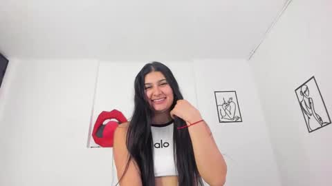 Snapshot of cloehonney chatting on 2, 3, 2025 cloe online show from 2, 3, 2025