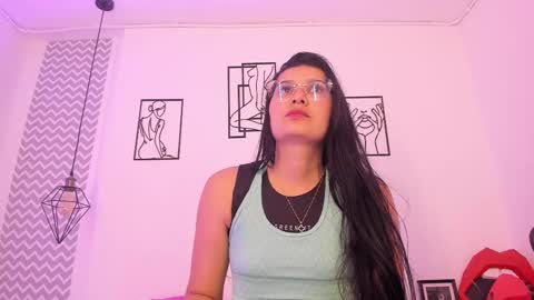 Snapshot of cloehonney chatting on 11, 9, 2025 cloe online show from 11, 9, 2025