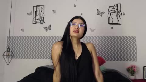 Snapshot of cloehonney chatting on 1, 10, 2025 cloe online show from 1, 10, 2025