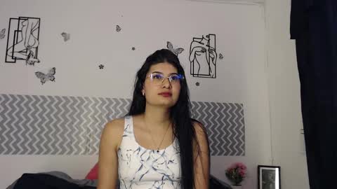 Snapshot of cloehonney chatting on 3, 10, 2025 cloe online show from 3, 10, 2025