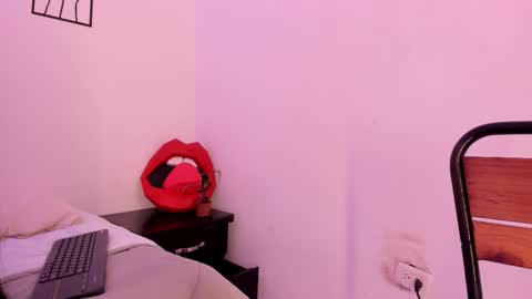 Snapshot of cloehonney chatting on 19, 11, 2025 cloe online show from 19, 11, 2025