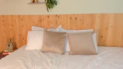 Snapshot of cloehsmiith chatting on 23, 9, 2025 Chloe Smith online show from 23, 9, 2025