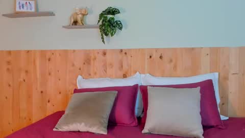 Snapshot of cloehsmiith chatting on 24, 9, 2025 Chloe Smith online show from 24, 9, 2025