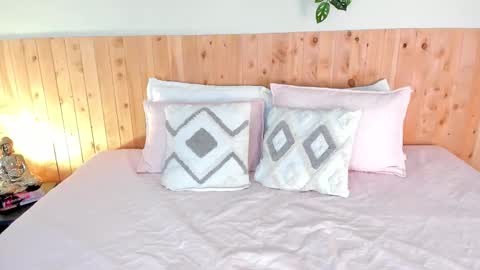 Chloe Smith online show from 5, 2, 2026