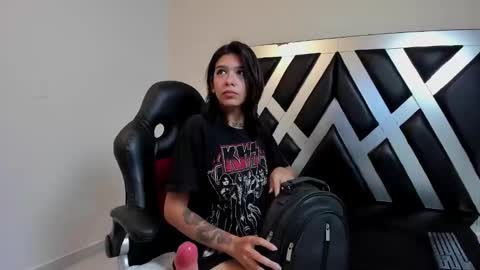 lady cloe person online show from 28, 11, 2025