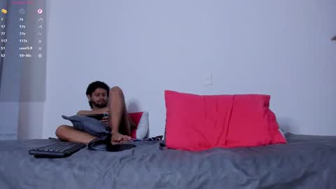 Snapshot of cloudy_pigdude chatting on 19, 2, 2025 CRISTIAN online show from 19, 2, 2025