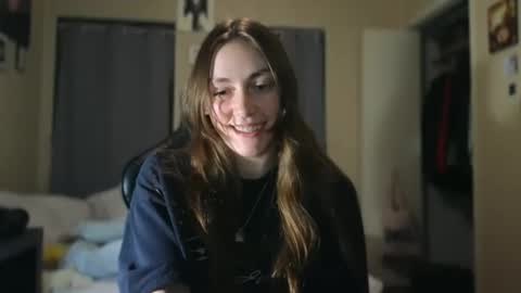 Snapshot of clover_tully chatting on 12, 12, 2024 Clover online show from 12, 12, 2024