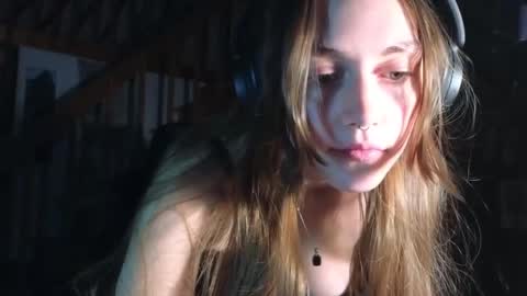 Snapshot of clover_tully chatting on 16, 1, 2025 Clover online show from 16, 1, 2025